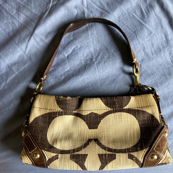 Coach Carly Signature Purse - Picture 11 of 11